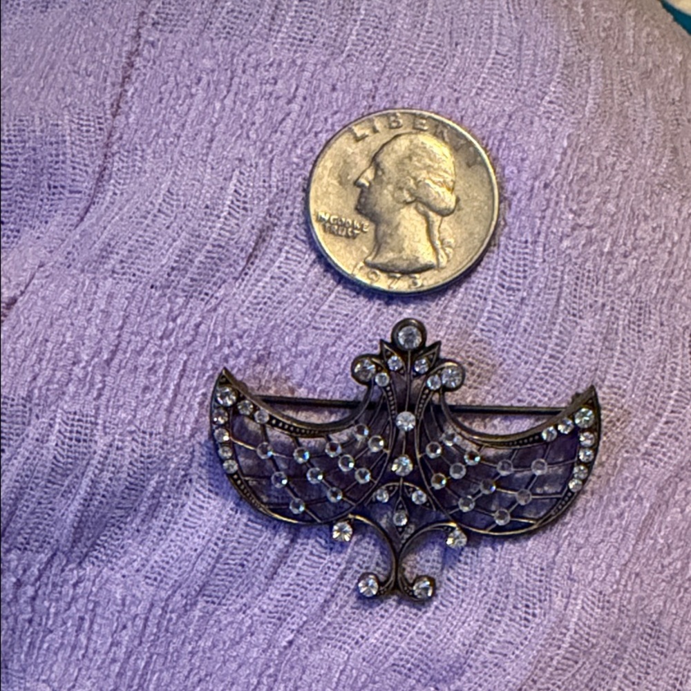 Elegant antique gold and crystal Brooch
